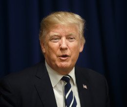 Donald Trump megzavarta a sztárok ünneplését, nagyon kínos, amit az amerikai elnök csinált