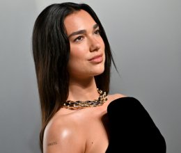 Falatnyi bikiniben mutatta meg tökéletes testét Dua Lipa: a vadító szett alig takart valamit a sztáron