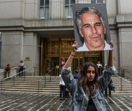 Jön a 180 fokos fordulat az Epstein-ügyben? Kulcsfontosságú szereplő törheti meg hamarosan a hallgatást