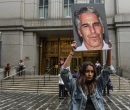 Jön a 180 fokos fordulat az Epstein-ügyben? Kulcsfontosságú szereplő törheti meg hamarosan a hallgatást