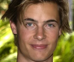 43 évesen, apukaként már alig lehet ráismerni az egykori szívtipróra: alaposan megváltozott a 90-es évek tinibálványa