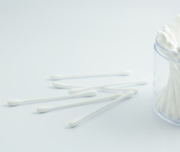 Ezért tilos közvetlenül zuhanyzás után fülpiszkálót használni: súlyos következménye is lehet annak, ha mégis így teszel