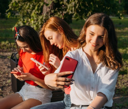 Aggódnak a szülők: hódít a Z-generáció új függősége, a „digital nesting”