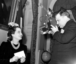 Ez a gyönyörű színésznő a 30-as években még a bőrét is kifehérítette, csakhogy befogadja Hollywood: Merle Oberon tragikus története Ez a gyönyörű színésznő a 30-as években még a bőrét is kifehérítette, csakhogy befogadja Hollywood: Merle Oberon tragikus története