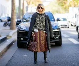 Ez a szoknya az idei szezon slágerdarabja: csizmával is tökéletesen mutat