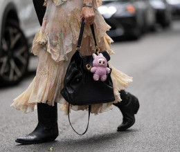 Erre senki sem számított: Ez a lábbeli lesz az ősz legfelkapottabb trendje, meglepően jól mutat majd a bohém ruháiddal is