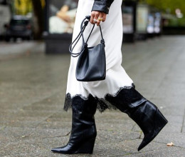 Újra divatba jött a 2000-es évek legfurcsább lábbelije: a bokacsizmát is túlszárnyalja Újra divatba jött a 2000-es évek legfurcsább lábbelije: a bokacsizmát is túlszárnyalja
