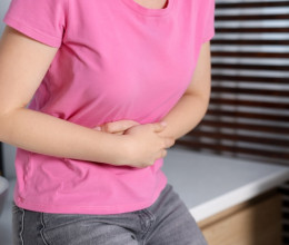 Ettől az italtól megszűnik a gyomorégés és a savtúltengés: egy korty is elég belőle naponta