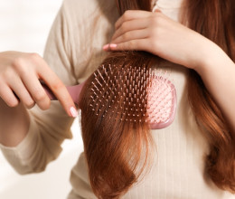 Ennek a vitaminnak a hiánya lehet az oka, ha a hajad hirtelen hullani kezd: pótold mielőbb, ha nem szeretnél kopasz foltokat Ennek a vitaminnak a hiánya lehet az oka, ha a hajad hirtelen hullani kezd: pótold mielőbb, ha nem szeretnél kopasz foltokat