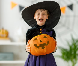 Beköltözik a Halloween a SPAR-ba - Fekete hamburger, rémisztő édességek és meglepő újdonságok érkeznek Beköltözik a Halloween a SPAR-ba - Fekete hamburger, rémisztő édességek és meglepő újdonságok érkeznek