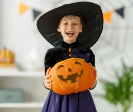 Beköltözik a Halloween a SPAR-ba - Fekete hamburger, rémisztő édességek és meglepő újdonságok érkeznek
