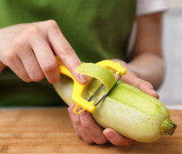 Ezt az 5 zöldséget és gyümölcsöt soha ne hámozd meg: sokkal egészségesebbek, ha a héjukkal együtt fogyasztod őket