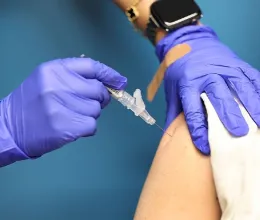 Pánik a Pfizer-dokumentum miatt: Tényleg hantavírust okozhat a koronavakcina?