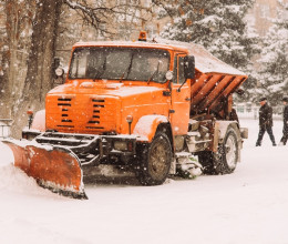 Hókotróvá alakította a kocsiját a magyar férfi, hogy segítsen a környékbelieknek: a rendőrség óriási bírsággal sújtotta