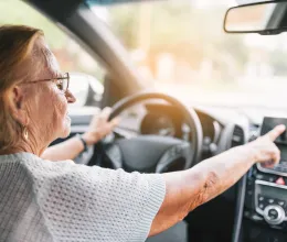 Ledöbbennének az idős sofőrök, ha bevezetnék számukra a gyakorlati tesztet, de egy szakember szerint kellene