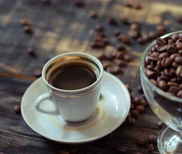 Mindenki rendszeresen issza ezt az italt, pedig nem kéne: komolyan árthat a szemnek