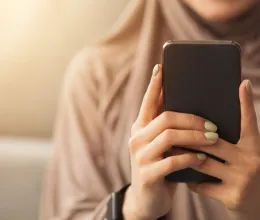 Egy SMS-ből tudták meg az iráni nők, hogy mostantól ők is vezethetnek motort Egy SMS-ből tudták meg az iráni nők, hogy mostantól ők is vezethetnek motort