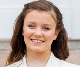 Ez a 18 éves hercegnő a legdivatosabb európai előkelőség: mindenki az ő ruhatárára áhítozik