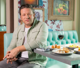 Jamie Oliver és a cseresznye: ilyen recepteket gyárt belőle a világ egyik legjobb séfje Jamie Oliver és a cseresznye: ilyen recepteket gyárt belőle a világ egyik legjobb séfje