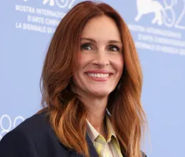 Julia Roberts újragondolta ikonikus szettjét: most még divatosabb volt benne