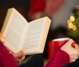 Karácsonyi könyvajánló: 5 lebilincselő kötet, amit érdemes elolvasni az ünnepek alatt Karácsonyi könyvajánló: 5 lebilincselő kötet, amit érdemes elolvasni az ünnepek alatt