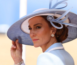 Diana előtt tisztelgett Katalin: szinte egy az egyben lemásolta a néhai hercegné szettjét, káprázatosan festett babakékben Diana előtt tisztelgett Katalin: szinte egy az egyben lemásolta a néhai hercegné szettjét, káprázatosan festett babakékben