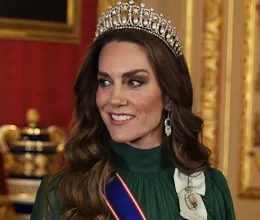 Katalin ámulatba ejtő zöld ruháját még Ránija is megirigyelné: úgy festett benne, akár egy arab hercegnő Katalin ámulatba ejtő zöld ruháját még Ránija is megirigyelné: úgy festett benne, akár egy arab hercegnő
