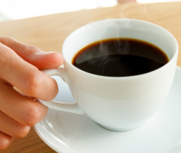 Ha a kávé után ezt a furcsa ízt érzed a szádban, az májbetegség jele is lehet: ne hagyd figyelmen kívül