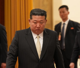 Vallottak az észak-koreai dezertőrök: bizarr, mit kell megtenniük minden reggel Kim Dzsongun katonáinak