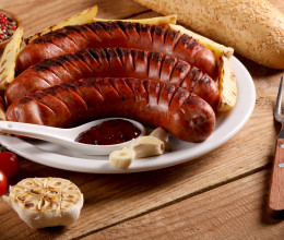 Ezért nem reped ki a kolbász a karácsonyi vásárban – Ez a profi szakácsok trükkje Ezért nem reped ki a kolbász a karácsonyi vásárban – Ez a profi szakácsok trükkje