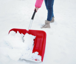 Kormányrendelet tiltja, hogy a hótól így takarítsd le a járdádat