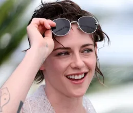 Meztelenruhában lépett a vörös szőnyegre Kristen Stewart: elpirulsz a merész darab láttán Meztelenruhában lépett a vörös szőnyegre Kristen Stewart: elpirulsz a merész darab láttán
