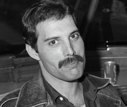 Leleplezhetik Freddie Mercury legnagyobb titkát, sosem látott fotók kerülnek napvilágra Leleplezhetik Freddie Mercury legnagyobb titkát, sosem látott fotók kerülnek napvilágra