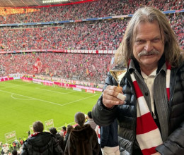 Leslie Mandoki stadionhimnusza kíséri a Bayern München győzelmi menetelését