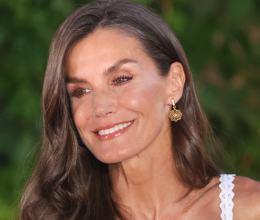 Letícia királyné a lányaival tündökölt: mindenki csak Leonórát, Zsófiát és édesanyjukat bámulta Letícia királyné a lányaival tündökölt: mindenki csak Leonórát, Zsófiát és édesanyjukat bámulta