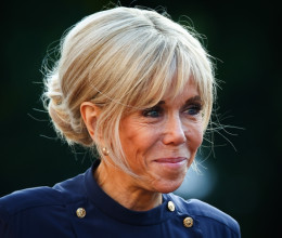 Áll a bál: Emmanuel Macron felesége becsmérlő szavakkal alázta meg a feminista aktivistákat Áll a bál: Emmanuel Macron felesége becsmérlő szavakkal alázta meg a feminista aktivistákat