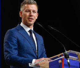 Magyar Péter testőrei hibáztak? Egy idős férfi ezt tudta megtenni a közelében Magyar Péter testőrei hibáztak? Egy idős férfi ezt tudta megtenni a közelében