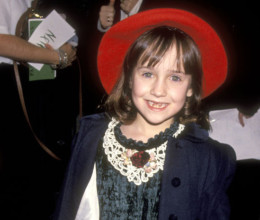 „Sokat kellene változnom” – A külseje miatt zárták ki Hollywoodból a Mrs. Doubtfire egykori gyereksztárját „Sokat kellene változnom” – A külseje miatt zárták ki Hollywoodból a Mrs. Doubtfire egykori gyereksztárját