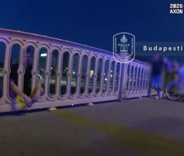 Drámai videón a mentés: félórás tárgyalás után mentették meg a Margit hídon csüngő férfit