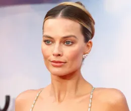 Margot Robbie átlépett egy határt - Olyan meztelenruhában jelent meg, aminél erotikusabbat még nem láttunk