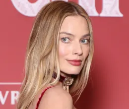 Margot Robbie új frizurára váltott: a színésznő behódolt a legnépszerűbb hajtrendnek, amit a férfiak is imádnak Margot Robbie új frizurára váltott: a színésznő behódolt a legnépszerűbb hajtrendnek, amit a férfiak is imádnak
