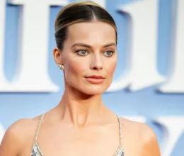 Margot Robbie kabátja maga az álom: ez a legszebb darab, amit valaha viselt