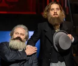 Egy eszme a vádlottak padján – októberben újra látható a Marxtőkéje Egy eszme a vádlottak padján – októberben újra látható a Marxtőkéje