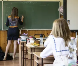 Érettségi: egy diák kíméletlenül beszólt a tanárának a folyosón, az osztály csak pislogott