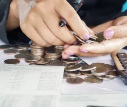 Amikor a gazdasági hírek a saját pénztárcádban is érezhetővé válnak Amikor a gazdasági hírek a saját pénztárcádban is érezhetővé válnak