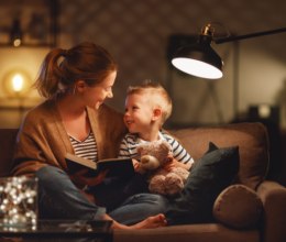Ezért mesélj minden nap a gyereknek: Sokkal fontosabb a fejlődése szempontjából, mint gondolod