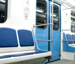 A hollywoodi világsztár megpróbált elbújni a tömegközlekedési eszközön, de nem jött össze neki