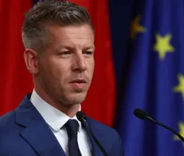 Soha nem látott családi fotót posztolt Magyar Péter: megmutatta ritkán látott szüleit és testvéreit Soha nem látott családi fotót posztolt Magyar Péter: megmutatta ritkán látott szüleit és testvéreit