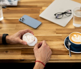 Fordulópont a dohányzásban: egyre több felnőtt vált füstmentes megoldásra