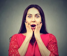 Férje bulizós fotóit nézegette a nő, hajmeresztő, mit szúrt ki rajtuk: azonnal eldöntötte, hogy beadja a válópert